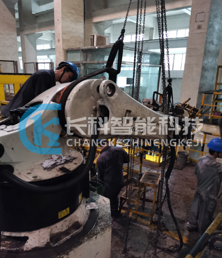 庫卡大型機(jī)械臂減速箱更換現(xiàn)場 庫卡大型機(jī)械臂減速箱更換現(xiàn)場