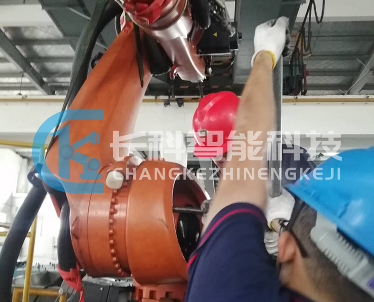 Repair the gearbox and balance cylinder of the KUKA robot