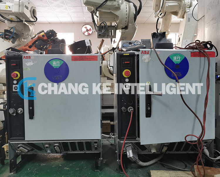 ABB控制柜IRC5 M2004